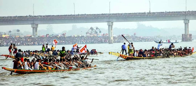 Over 50,000 people flock to watch boat race in Sherpur