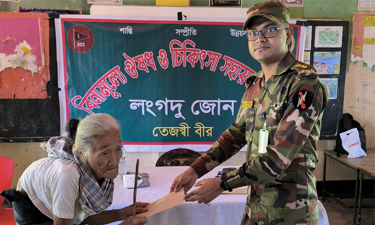 Army provides humanitarian aid in Rangamati 