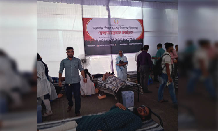Blood donation programme held in Munshiganj marking Youth Festival