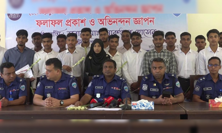 24 get police jobs in Lakshmipur spending Tk 120