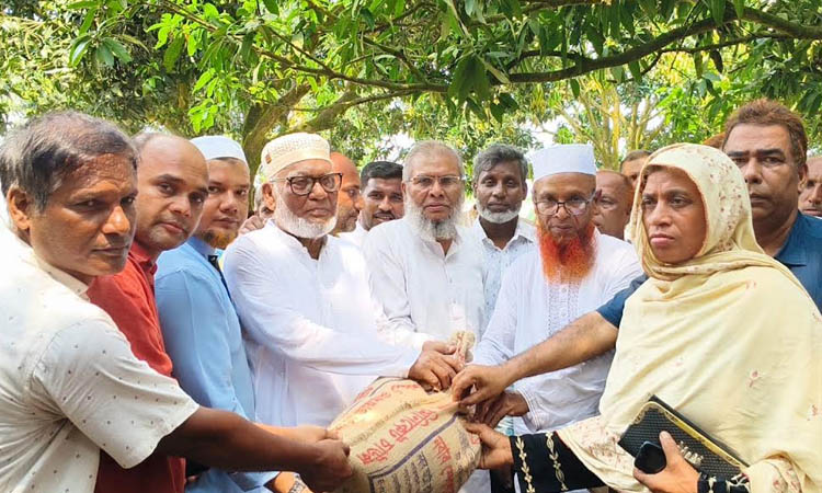 BNP distributes relief materials to 700 flood-hit families in C'nawabganj