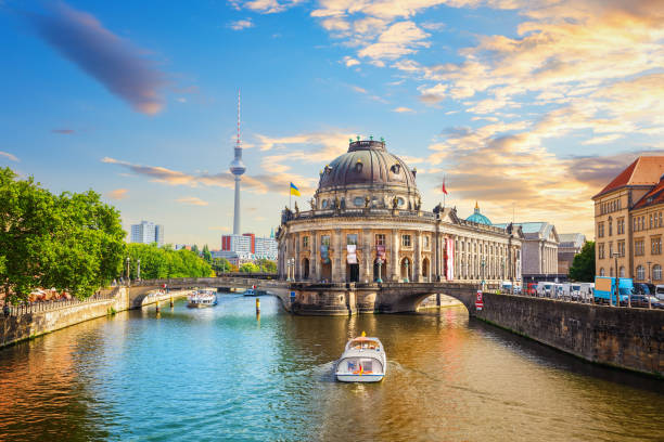 20,000 still without power in Berlin after suspicious fire