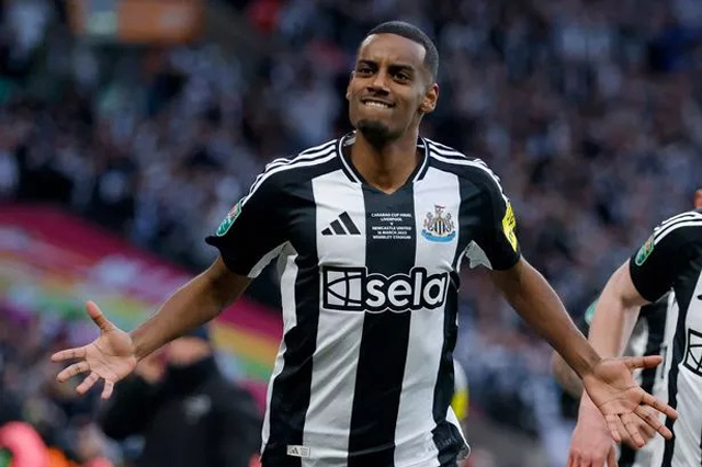 Manchester derby offers chance to salve wounds, Isak prepares for Liverpool bow