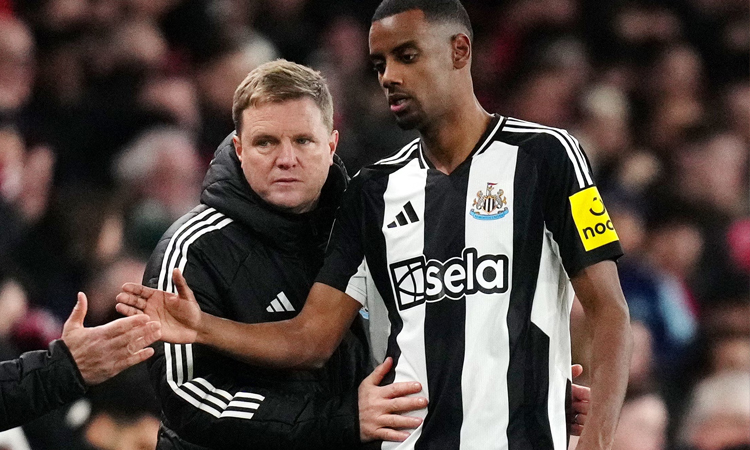 Newcastle's Howe says Isak relationship was 'difficult' before Liverpool move