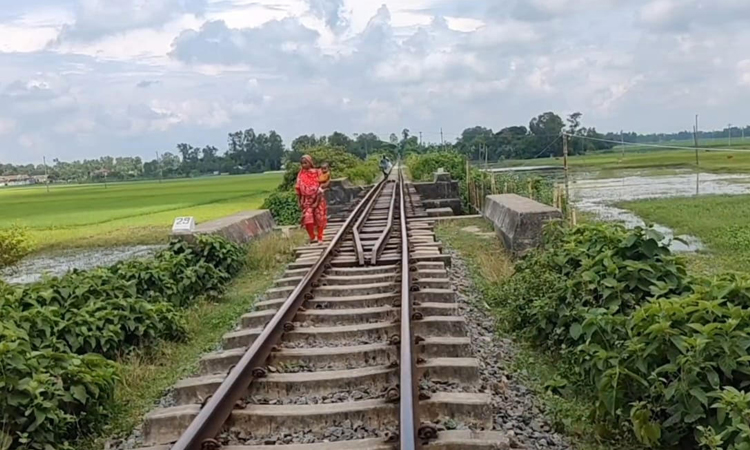 Elderly man dies after being run over by train in Tangail
