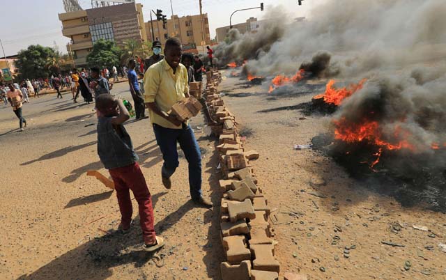 Sudan govt pushes back on peace plan, defends role in transition