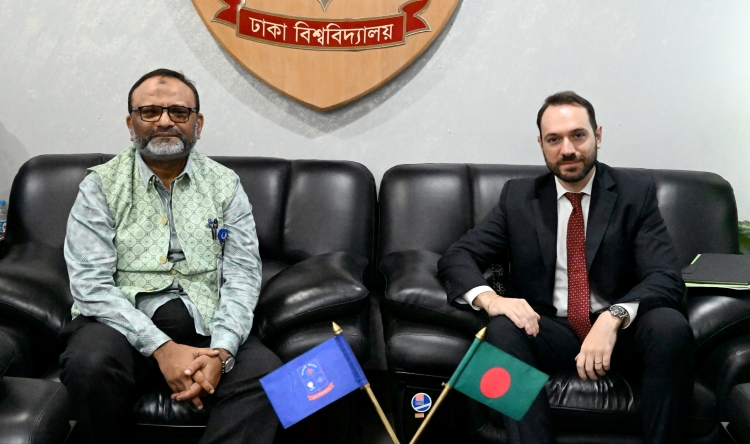 Italian diplomat meets DU VC