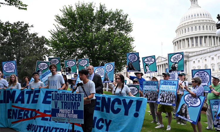 Trump's fossil fuel agenda challenged in youth climate suit
