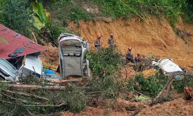 Landslides kill 12 after eastern Malaysia deluges