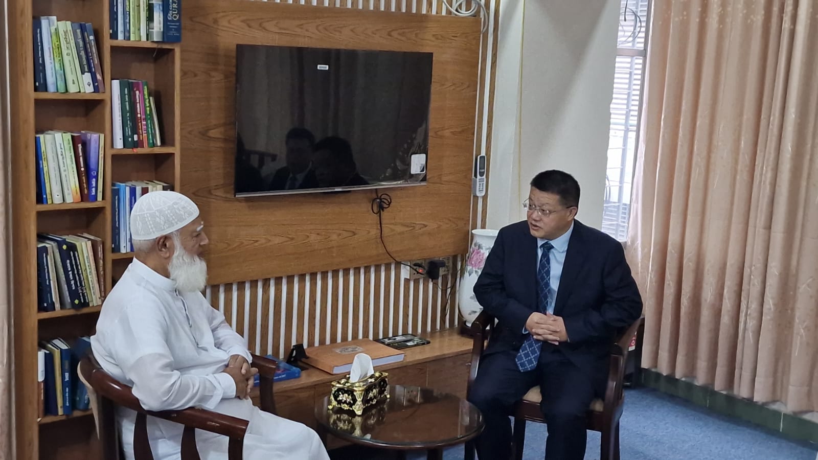 Chinese envoy pays courtesy call on Jamaat Amir