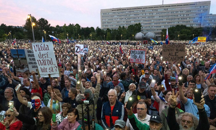 Thousands protest against Slovak government in latest rally