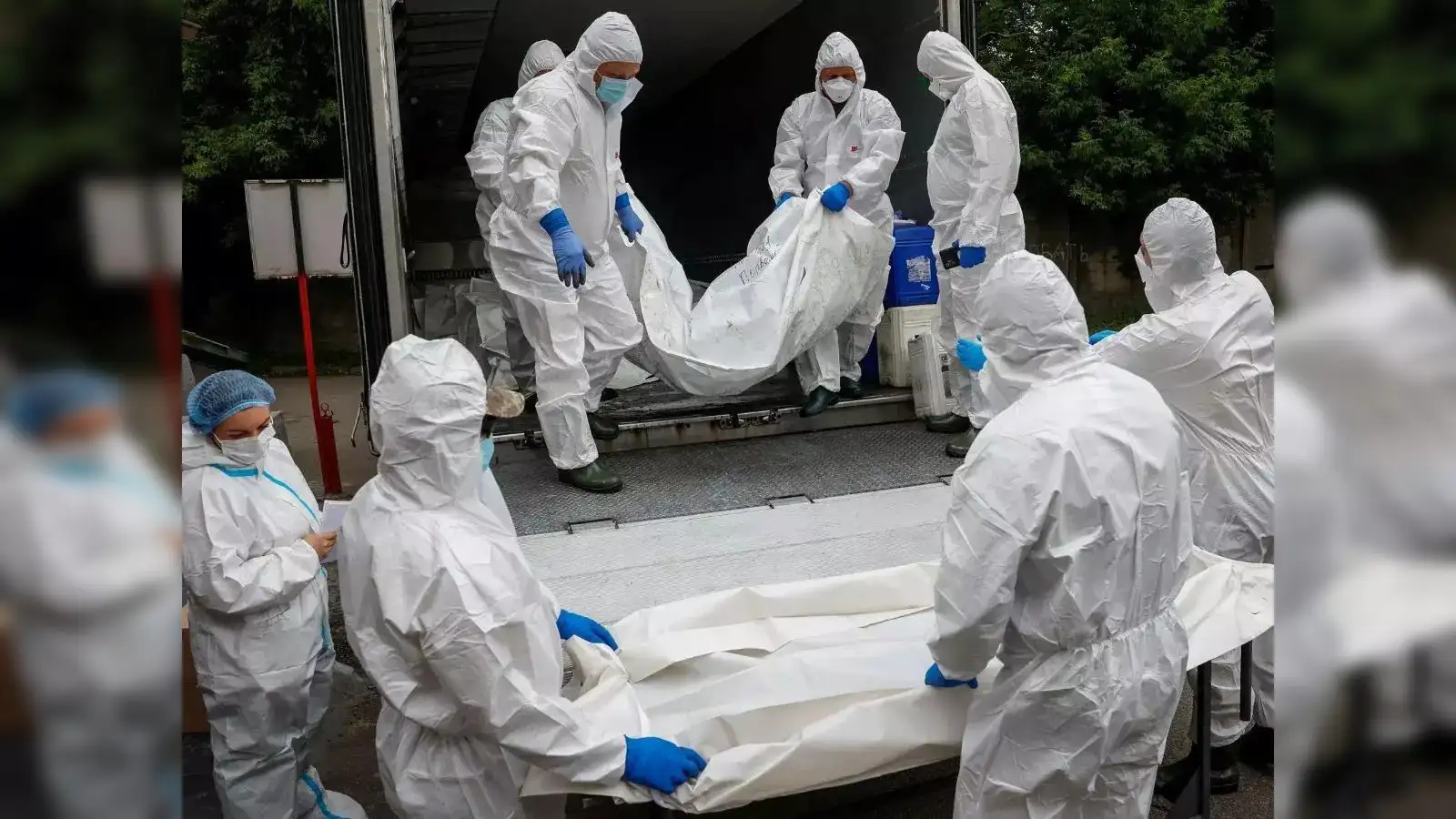Kyiv says Russia returned 1,000 bodies to Ukraine