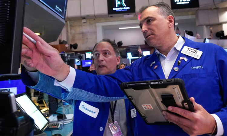 US stocks end at records again as Trump and Xi talk