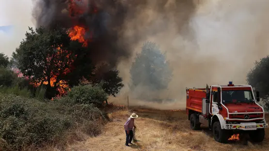 Firefighters battle blazes in northwestern Spain