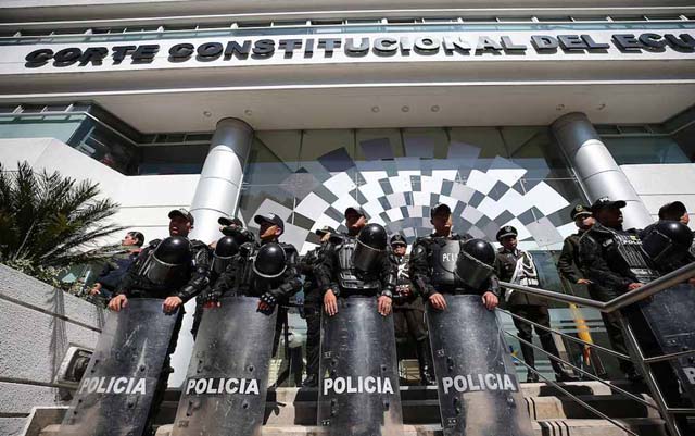 Ecuador court suspends president's order seeking new constitution