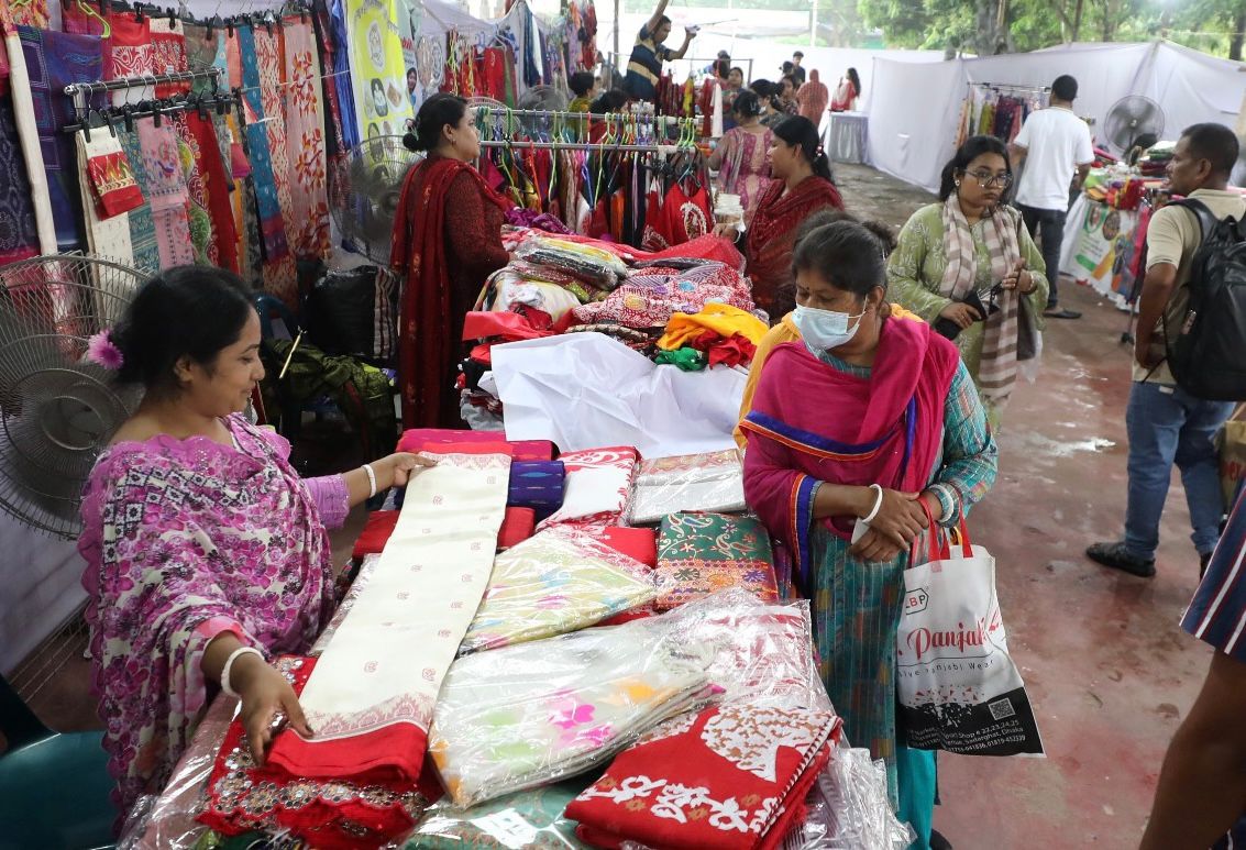 Shopping gains momentum in Shankhari Bazaar ahead of Durga Puja