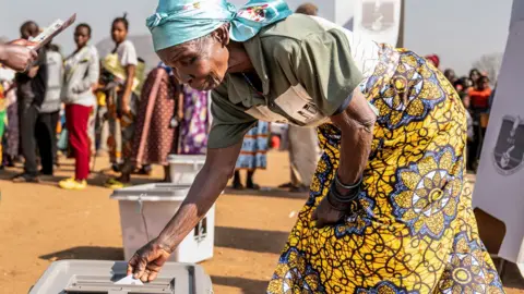 Malawi ruling party alleges vote rigging