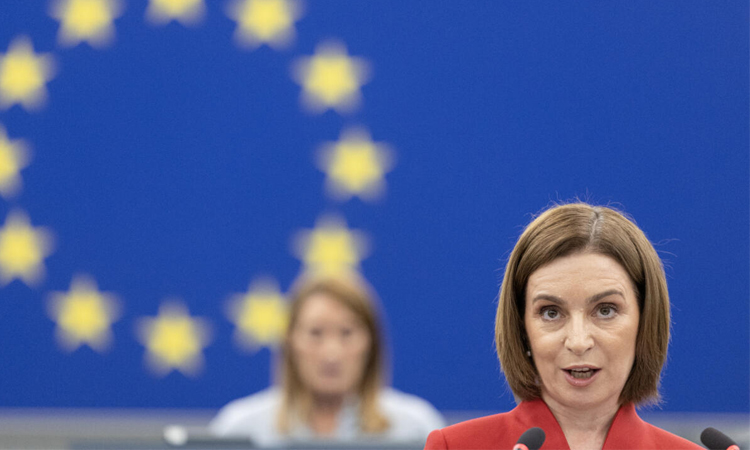 Moldovan voters face crossroads between Russia and EU