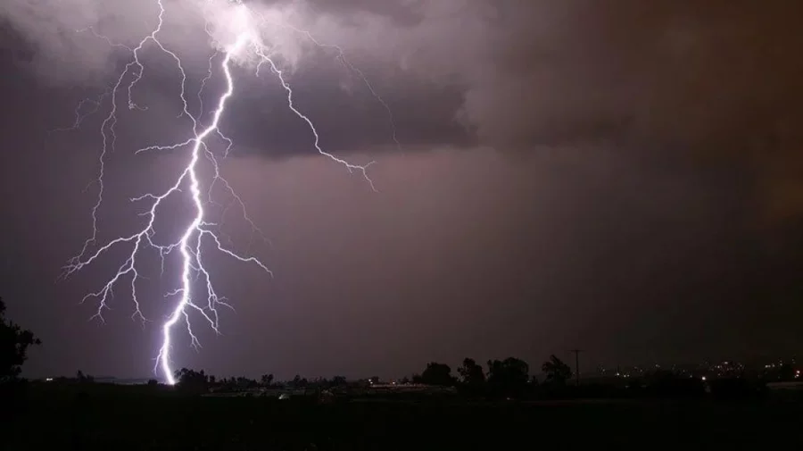 Lightning strike kills fisherman in Bhola