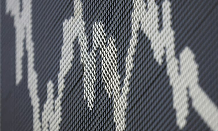 Asian markets struggle as focus turns to US inflation