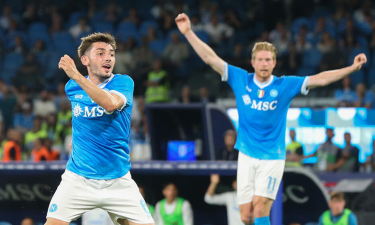 Napoli beat battling Pisa to maintain perfect Serie A start