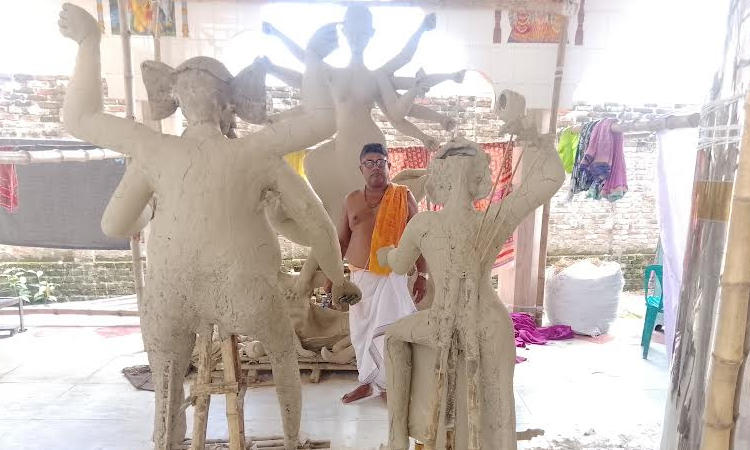 Preparation of 206 Durga Puja mandaps in full swing in Jamalpur