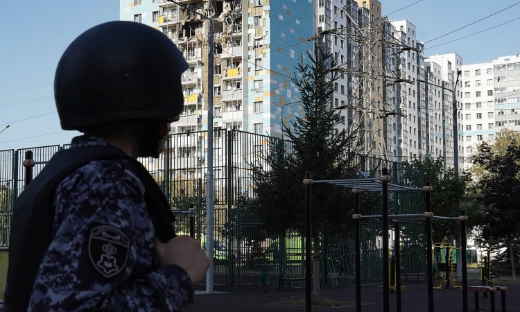 Russian attacks kill 2 in Ukraine, drones target Moscow