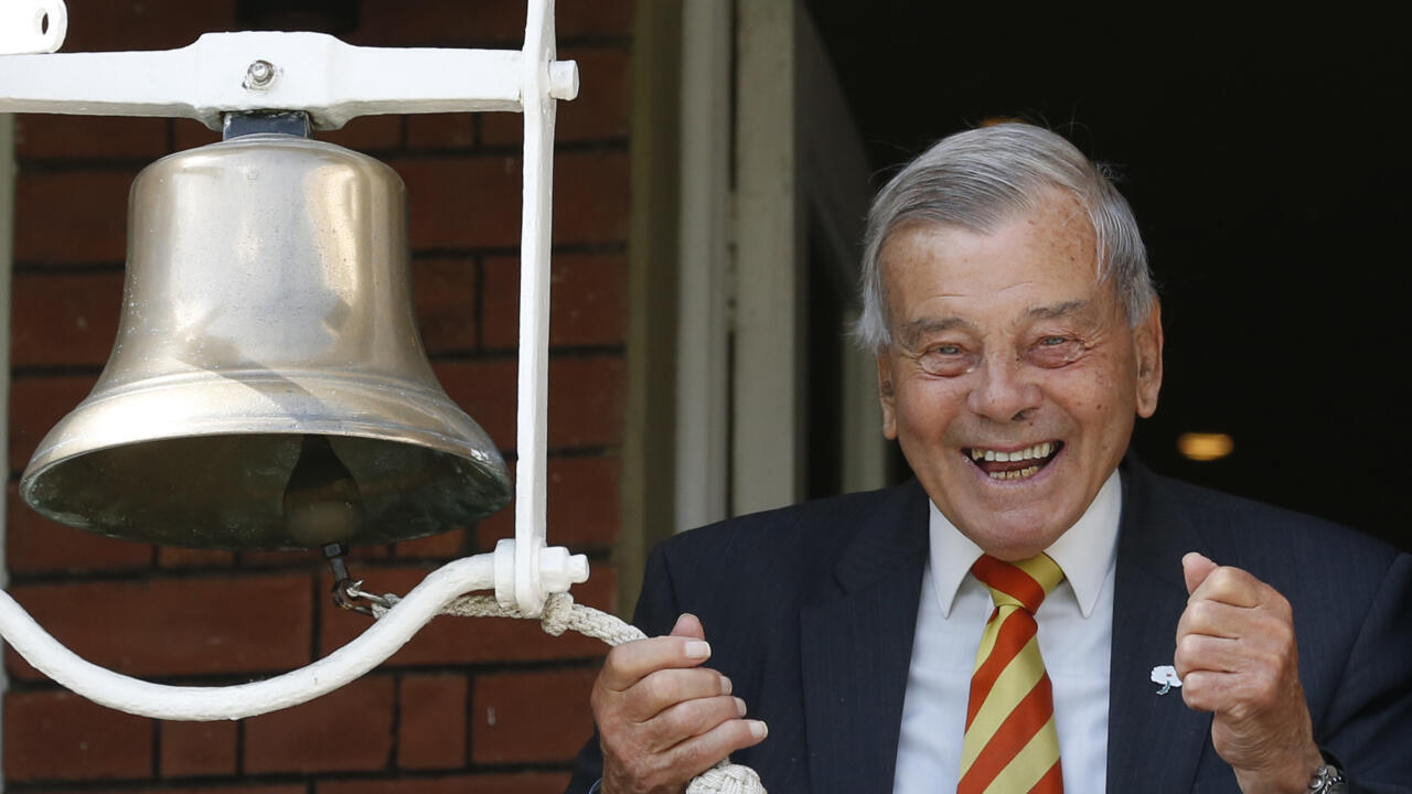 Former umpire Harold 'Dickie' Bird dies aged 92