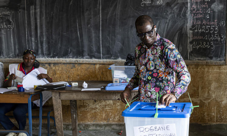 Guineans approve new constitution by wide margin, pave way for elections
