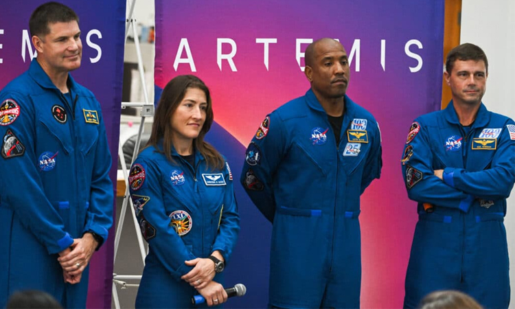 NASA says on track to send astronauts around the Moon in 2026