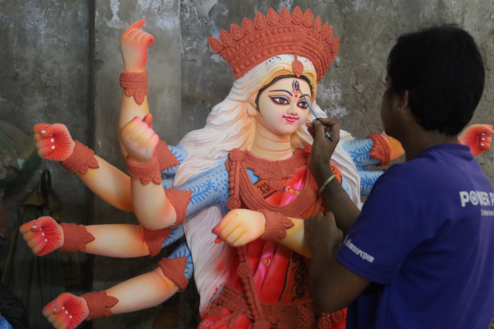 Last-minute preparations in full swing for Durga puja celebrations nationwide