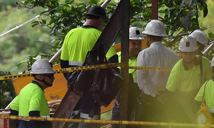 All 23 trapped in Colombian mine brought out alive