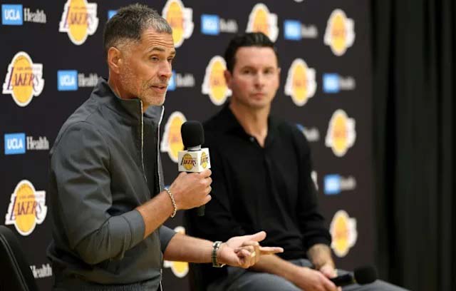 Lakers extend head coach Redick contract