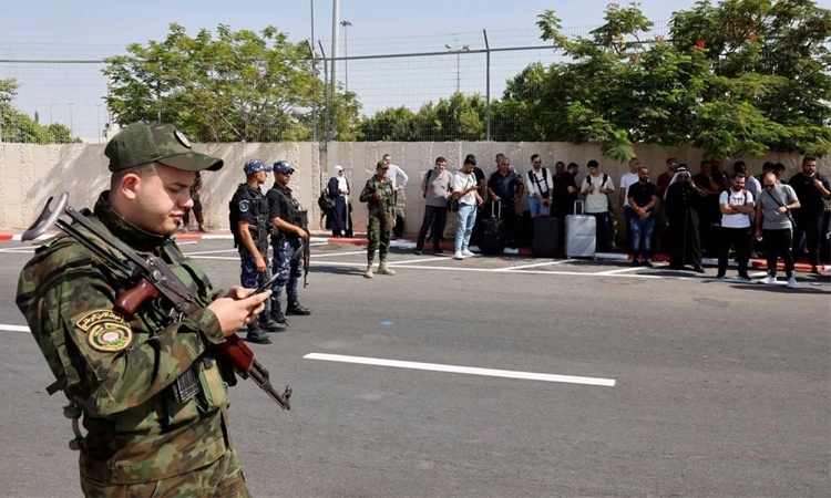 Israel detains Palestinians in Nablus, reopens West Bank-Jordan crossing