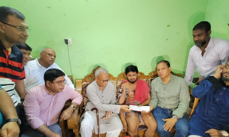 Rizvi visits injured JCD leader in Narayanganj