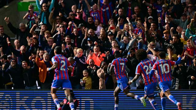Liverpool's perfect start ended by Crystal Palace, Man Utd beaten at  Brentford