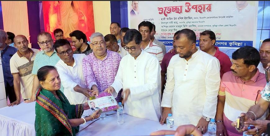 BNP distributes Puja greeting gifts in Cumilla