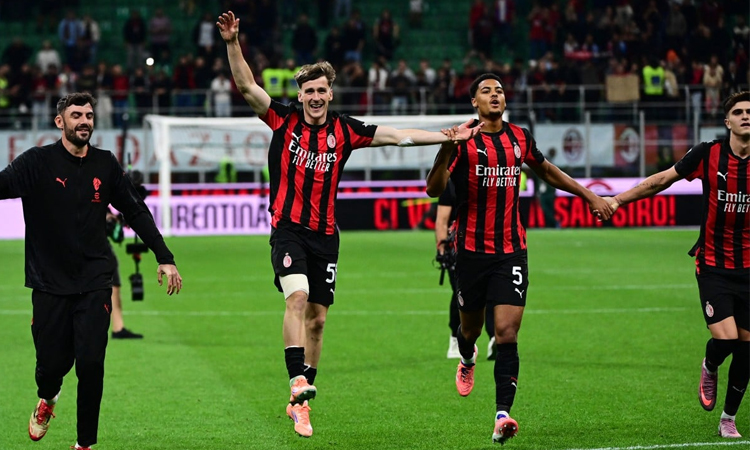 AC Milan beat champions Napoli to make Serie A title statement