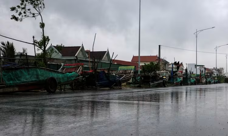 Vietnam evacuates 30,000 ahead of Typhoon Bualoi