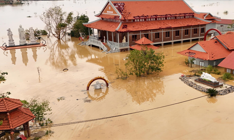Long-lasting Typhoon Bualoi devastates Vietnam, killing 19