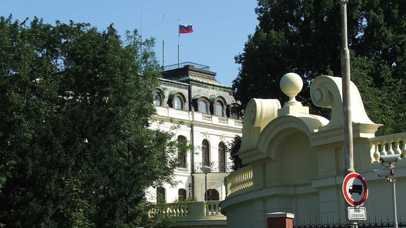 Czech Republic curbs Russian diplomats' entry