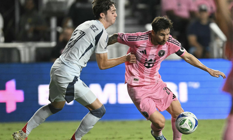 Suarez double in vain as Chicago sink Miami to clinch playoff berth