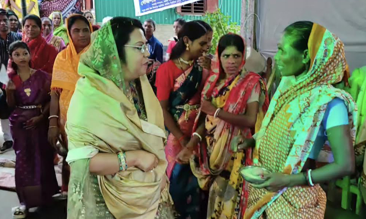 BNP leaders visit puja mandaps in Saturia