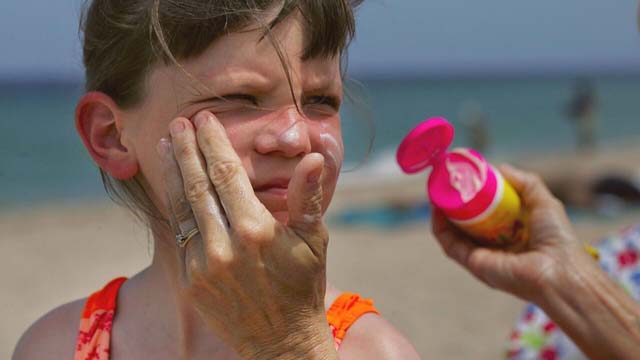Over a dozen Australian suncreams pulled over safety concerns