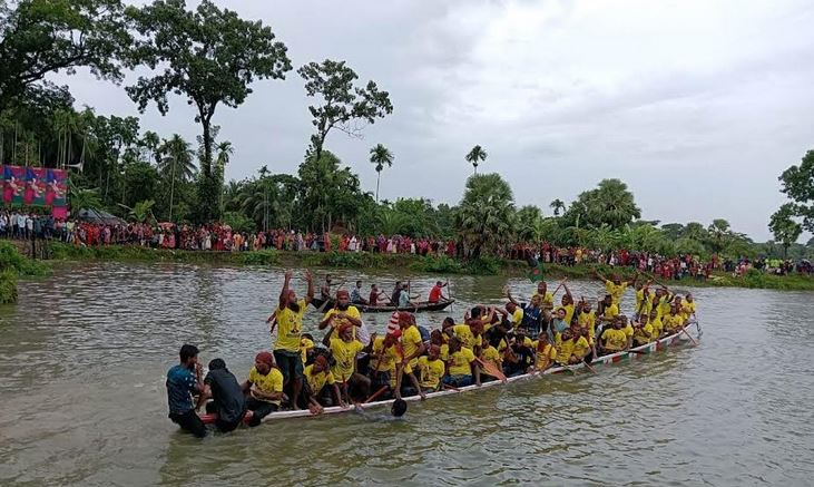 Traditional Sharadiya boat race held in Patuakhali