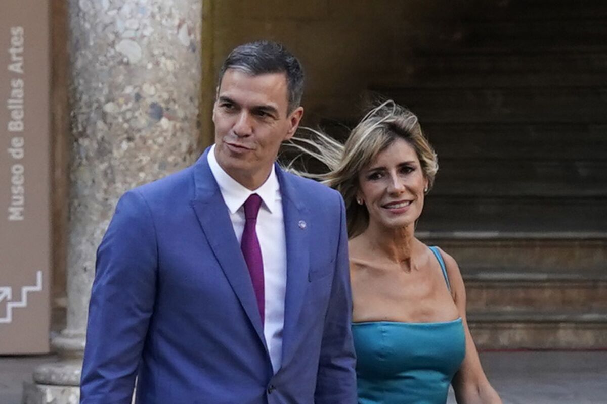 Judge orders separate graft trial for Spain PM's wife: court