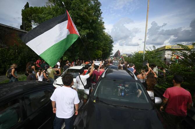 Strike in Italy over Gaza flotilla strands commuters