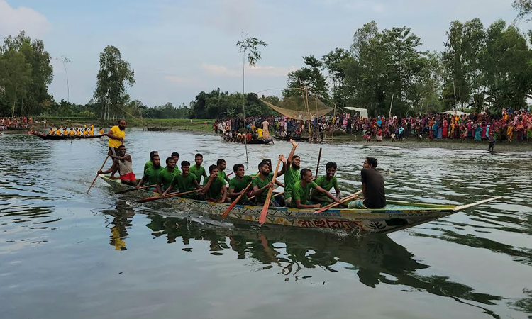 Third day of seven-day boat race held in Kurigram