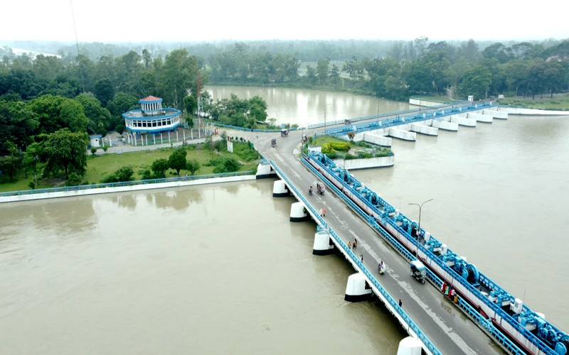 Teesta crosses danger mark at Dalia in Nilphamari 
