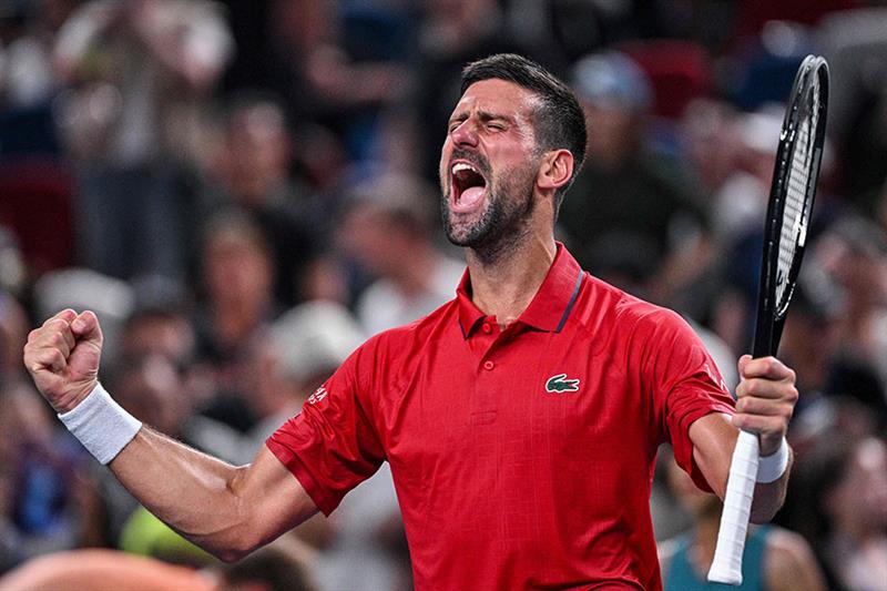 Djokovic 'hangs by rope' before battling into Shanghai last 16